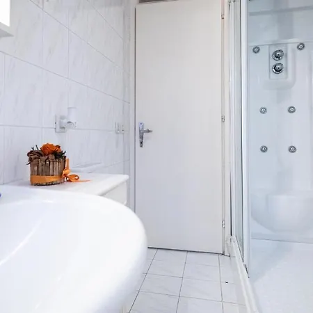 Via Leonardo Da Vinci 135 - Piano Terra *